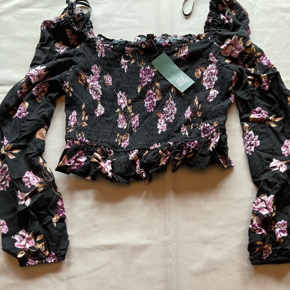 Long a sleeve Floral Crop Top by Wild Fable Size Medium NEW
